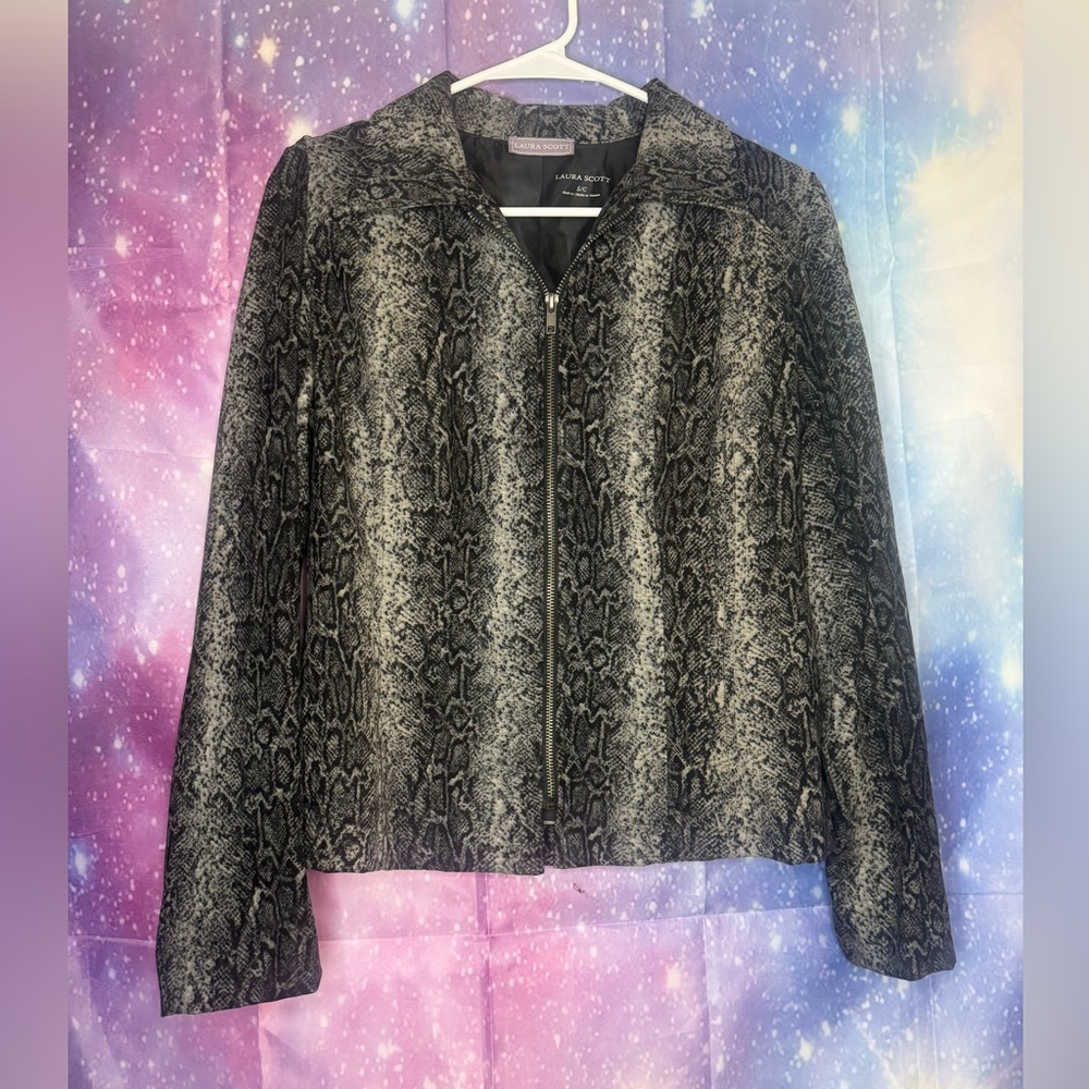 Laura Scott jacket 🛍